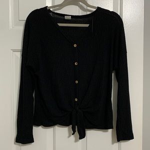 Super cute black long sleeve button up top!!